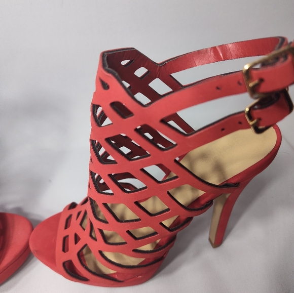 Red Heels - Picture 8 of 9